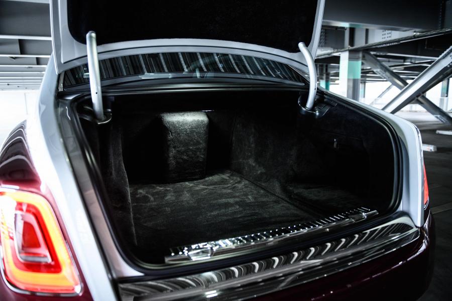 Багажник Rolls-Royce Phantom EWB 2017 года  (JP) (фото 9 из 21)